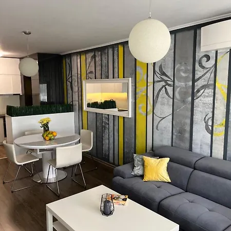 アパート Marvi With Private Parking Place