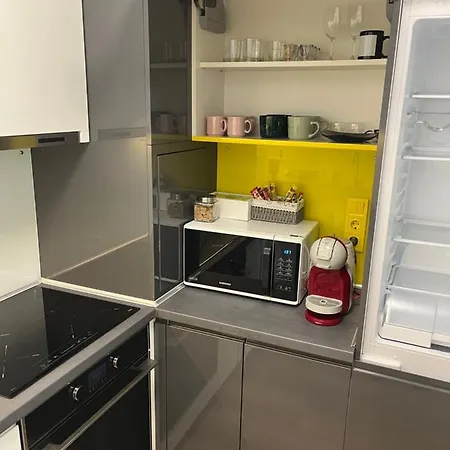 アパート Marvi With Private Parking Place