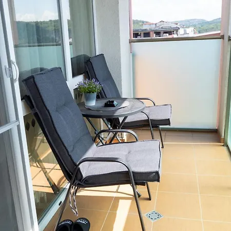 アパート Marvi With Private Parking Place