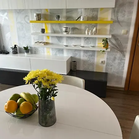 アパート Marvi With Private Parking Place