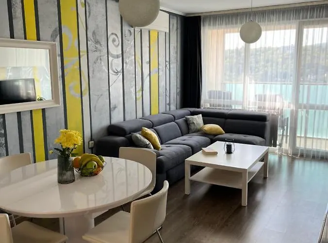 Marvi With Private Parking Place Apartment *